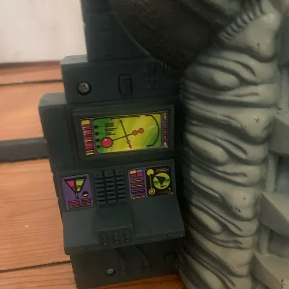 1986 LJN THUNDERCATS MUMM-RA’S FORTRESS PLAYSET (Middle)